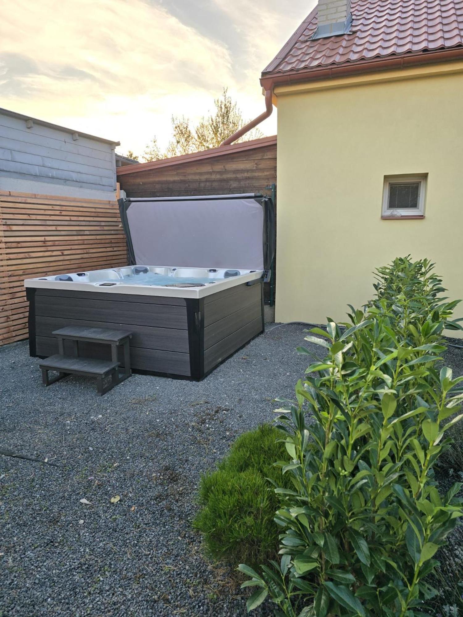 Apartmany Centro & Jacuzzi Piest'any Exterior photo